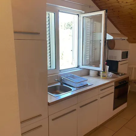 Апартаменты With Parking Space Preko, Ugljan - 23327 Преко